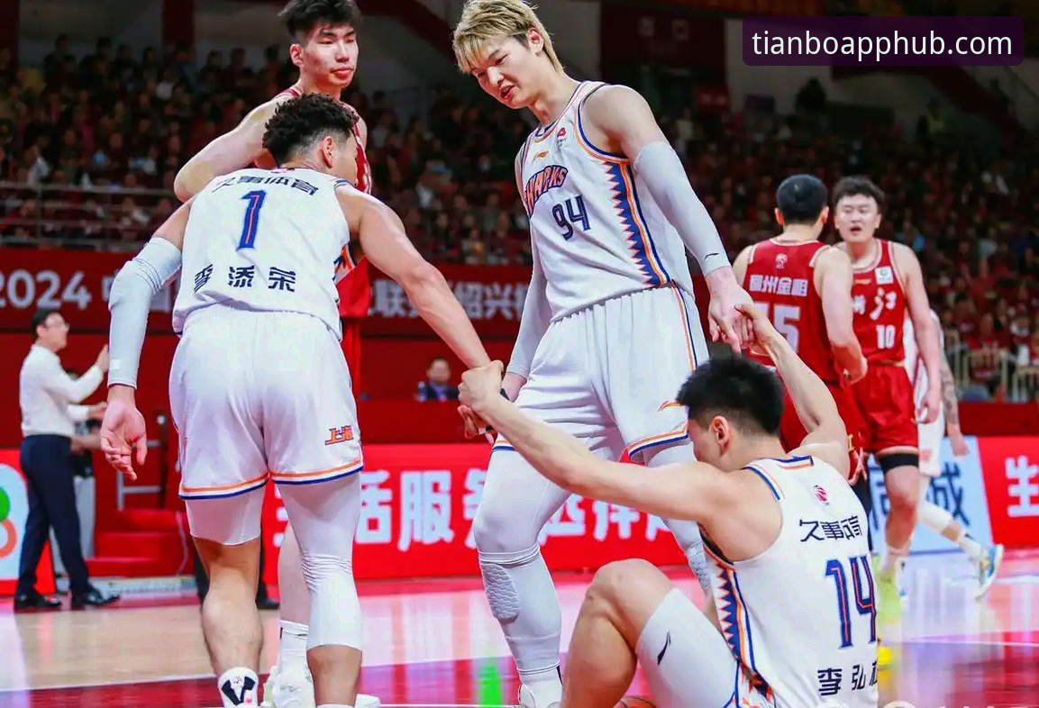 上海男篮豪取12连胜巩固榜首，天博体育平台高清直播呈现技术流碾压